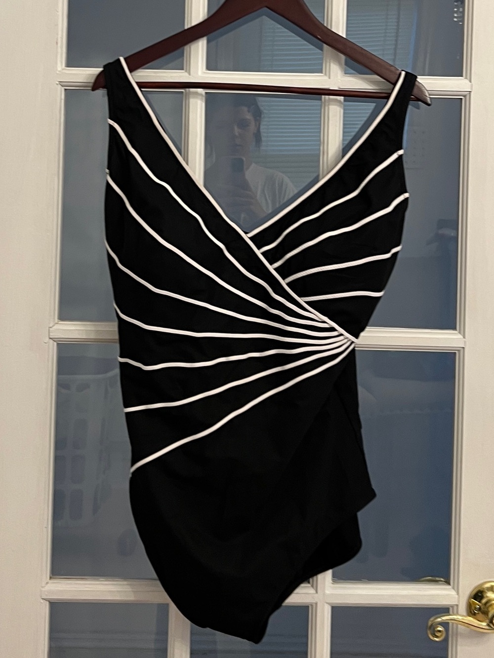 GOTTEX Women’s Black White Surplice Wrap One Piece Swimsuit Size 18
